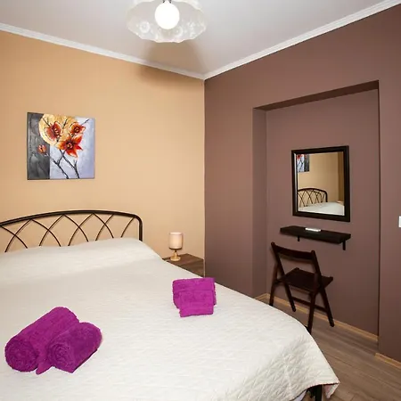 G And A House Apartment *